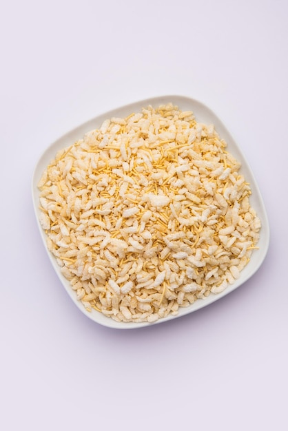 Photo simple diet poha chivda in a bowl