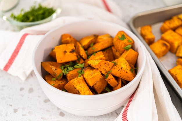 Photo simple roasted sweet potatoes