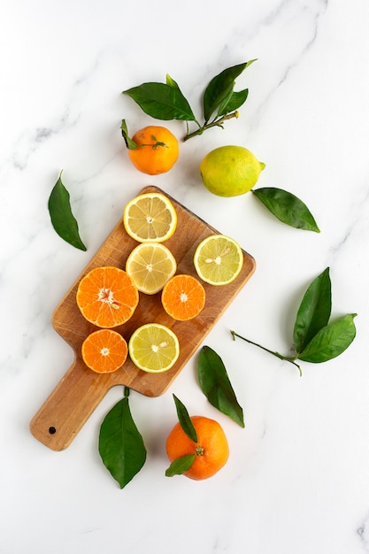 Sinaasappelen, mandarijnen en citroenen van bovenaf gezien