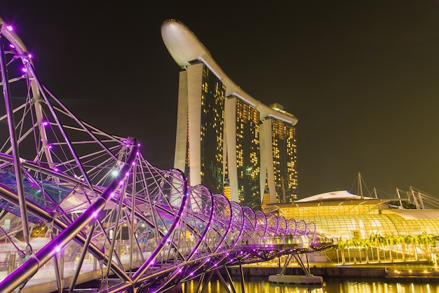 Город Сингапур ночью