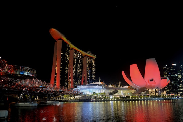 Foto nightscape della città dell'icona di singapore