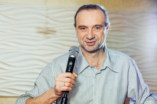 Photo singer man with old fashioned microphone