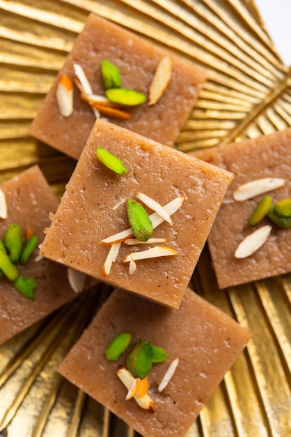 Singhara Barfi of Singhada burfi of halwa gemaakt met behulp van waterkastanjemeel vasten of upwas voedsel