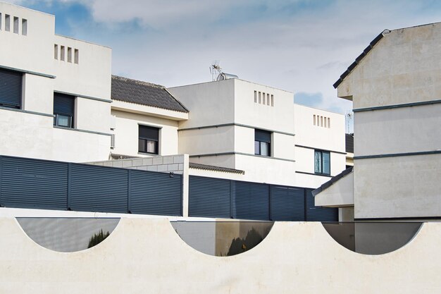 Photo single-family homes with avant-garde architecture, in arroyomolinos, madrid (spain).