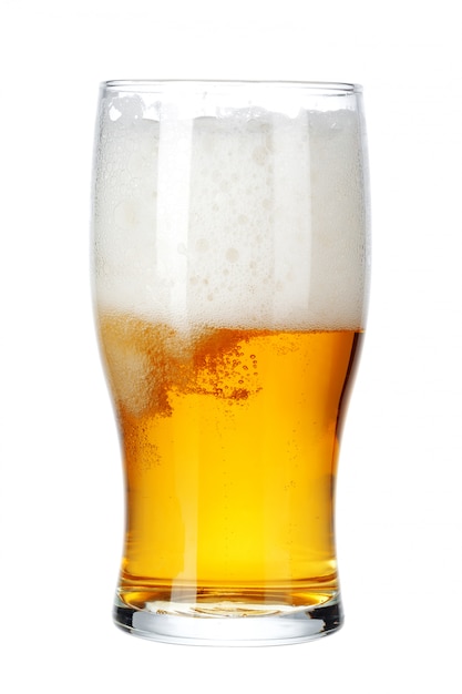 Photo single glass of beer close up isolated