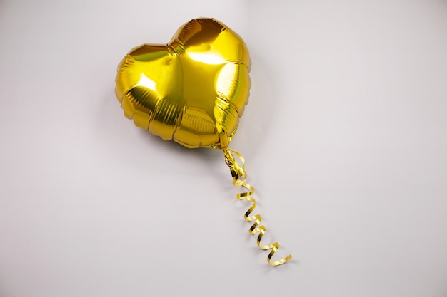 Photo single gold heart shaped foil balloon