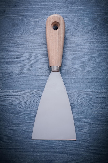 Single paint scraper with wooden handle