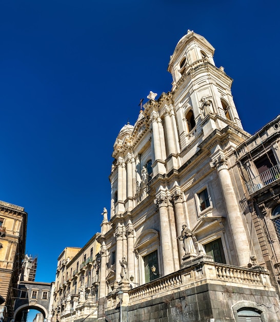 Sint-franciscuskerk in catania, sicilië