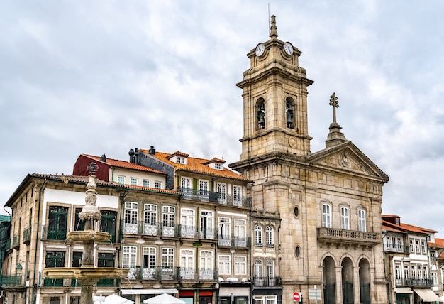 Sint-Pietersbasiliek in Guimaraes, Portugal