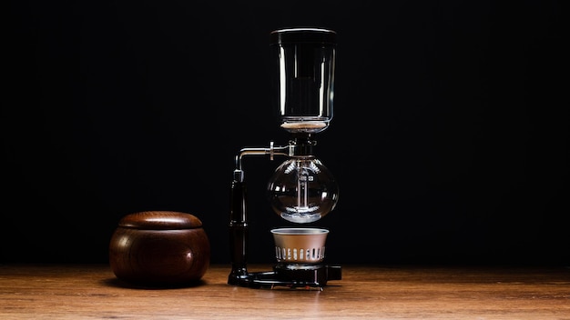 Photo siphon coffee brewer