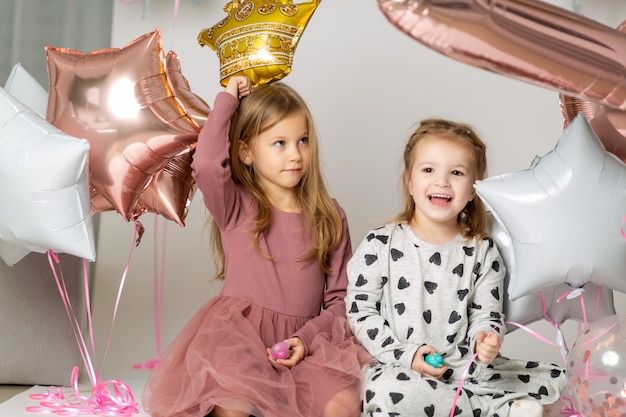 Sisters play with balloons