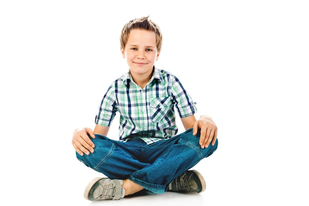 Photo sitting boy