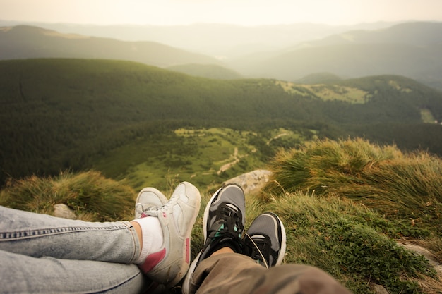 Photo sitting in mountains