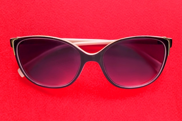 Siunglasses on red background