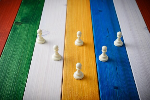 Six white pawn chess pieces placed in a pyramid structure