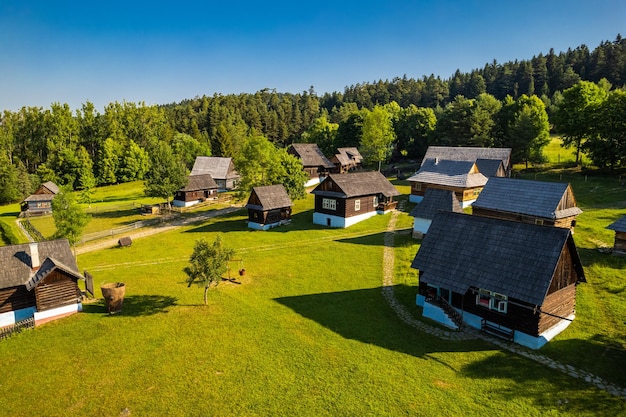 Skansendorp dichtbij Stara Lubovna-kasteel in Slowakije