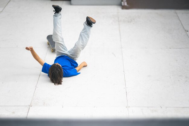 Photo skater falling after a trick attempt