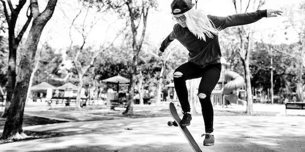 Skater meisje in de stad