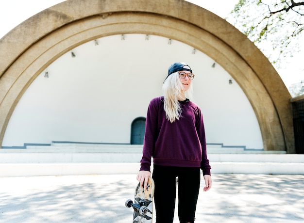 Skater meisje in de stad