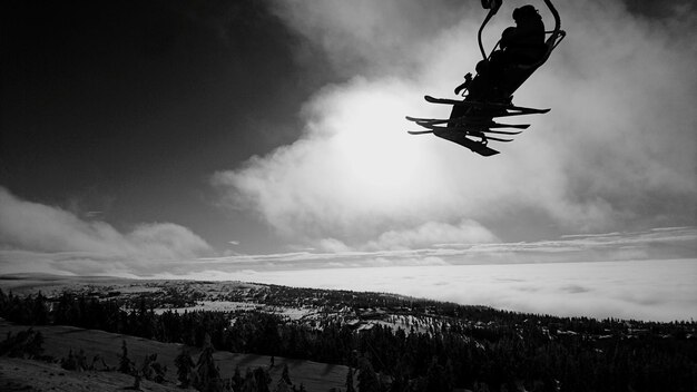 Photo ski lift flyby