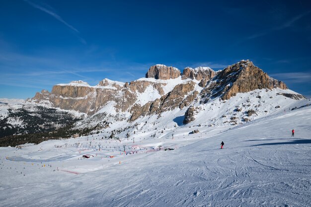 이탈리아 Dolomites에 스키 리조트