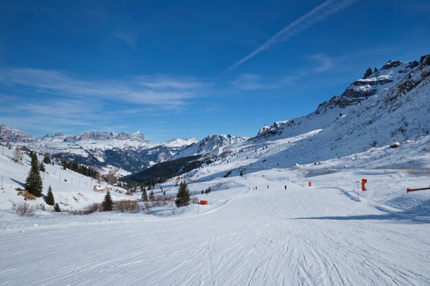 Stazione sciistica nelle dolomiti, italia