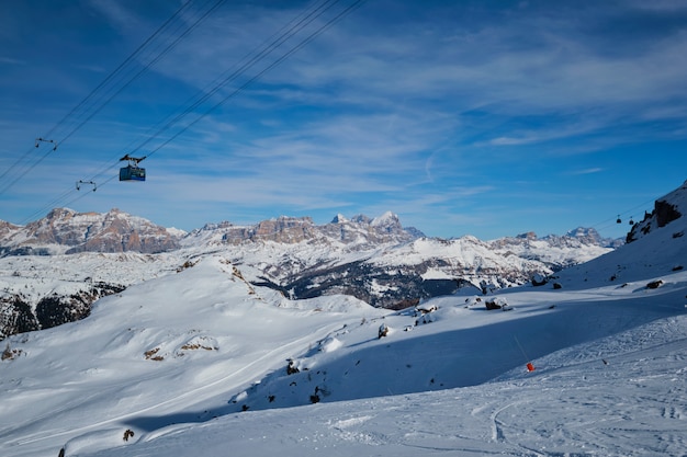 이탈리아 Dolomites에 스키 리조트