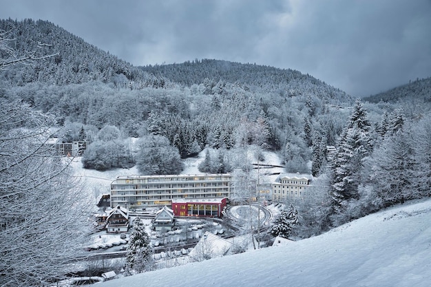 Foto stazione sciistica in montagna