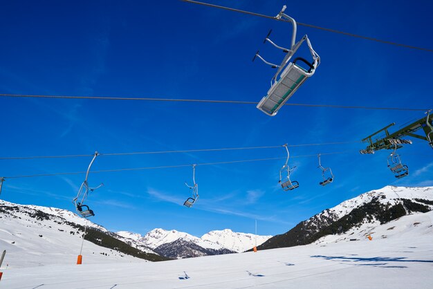 Photo ski spot resort in aran valley