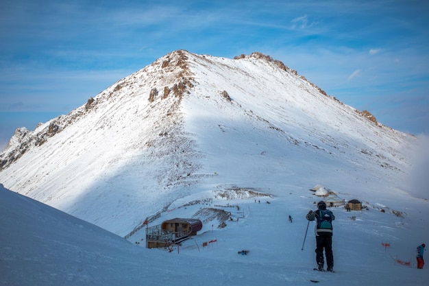 Skiën bij Big Almaty Lake