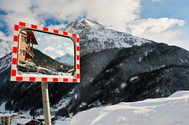 Skigebied sölden in de winter overdag.