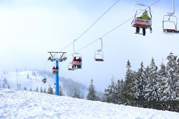 Skilift bij bergresort Wintervakantie