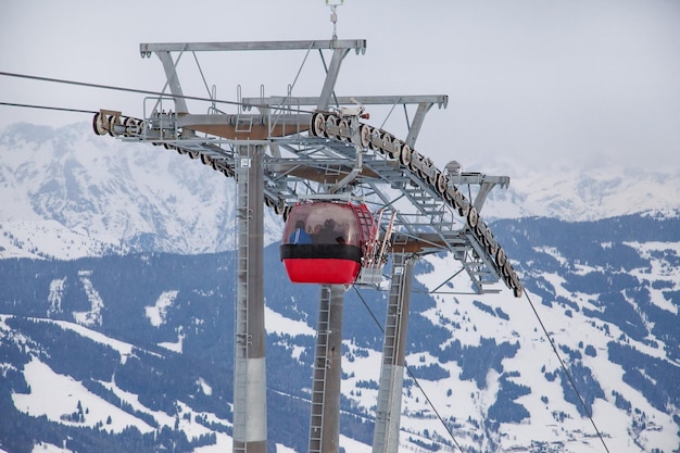 Foto skiliftcabines in een skigebied