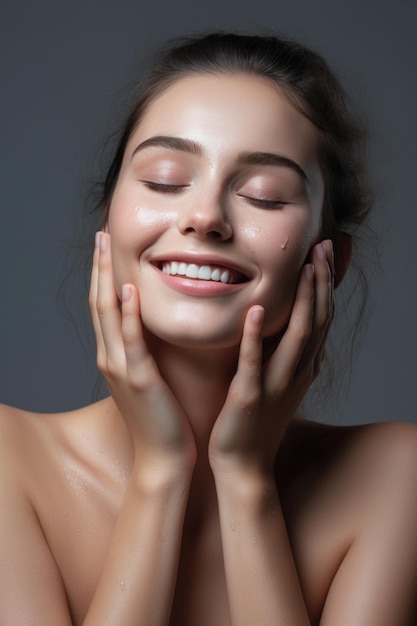 Skincare wellness en hand op gezicht van vrouw in studio voor cosmetologie reiniging en resultaten op grijze achtergrond