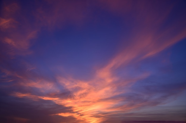 写真 空と雲夕方の日没時間