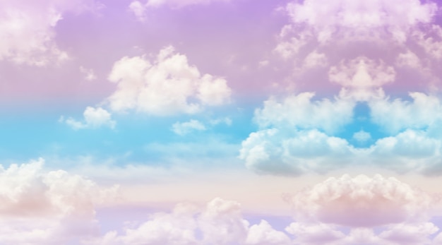空と雲がパステルカラーで