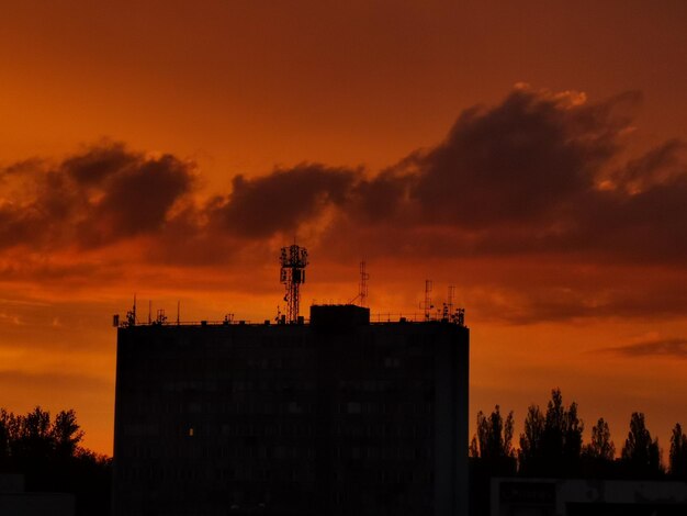 Foto il cielo in fiamme