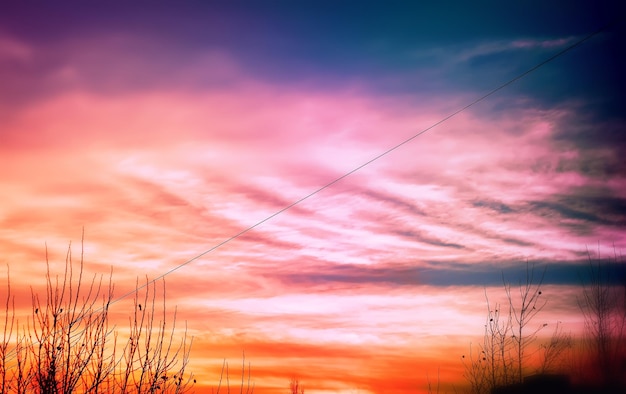 Небесный пейзаж с облаками в пастельных цветах