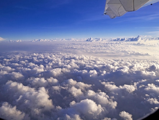 飛行機からのラオスの空