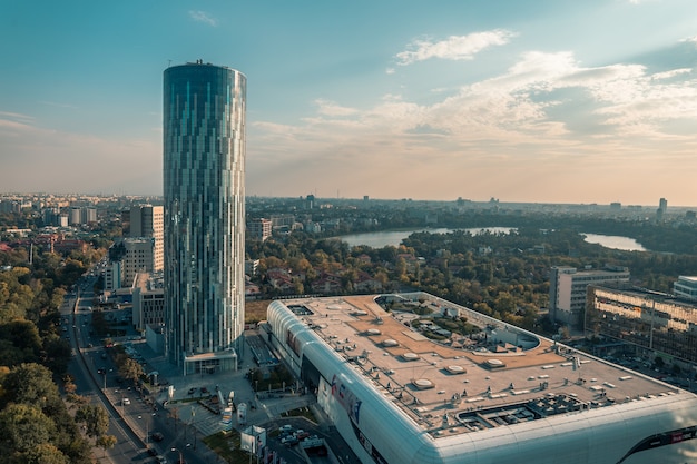 Sky Tower hoofdkantoorgebouw in Pipera-gebied, Boekarest, Roemenië.