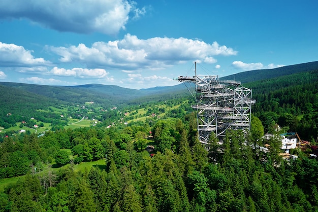 Sky Walk observatietoren in bergen Toeristische attractie in Polen