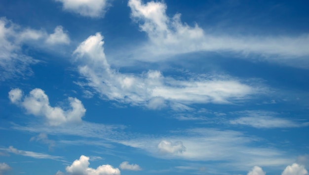 写真 空の白い雲のパターン 背景