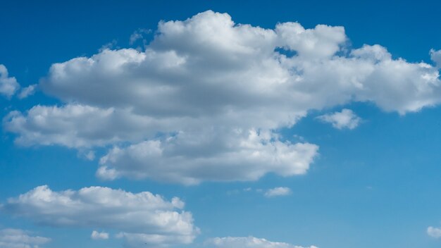 美しい雲のある空天気自然雲青