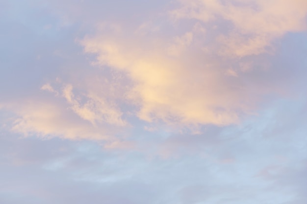 雲のある空