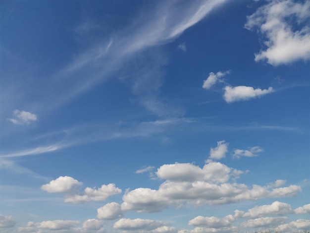 A sky with clouds and the sun shining through it