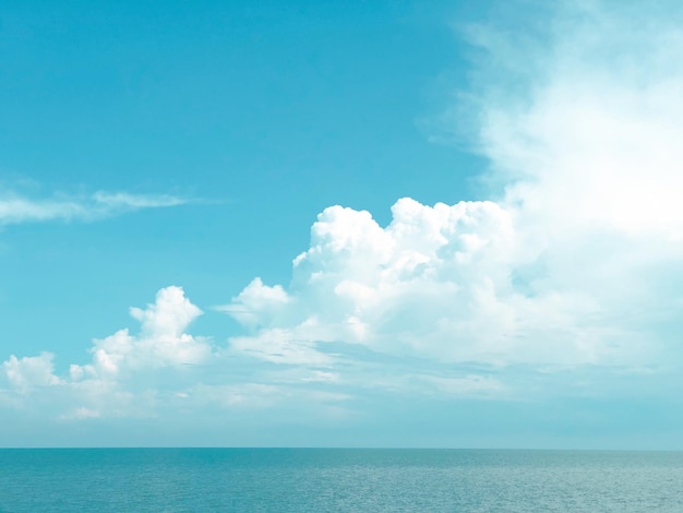 雲と空