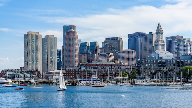 Skyline en haven van Boston