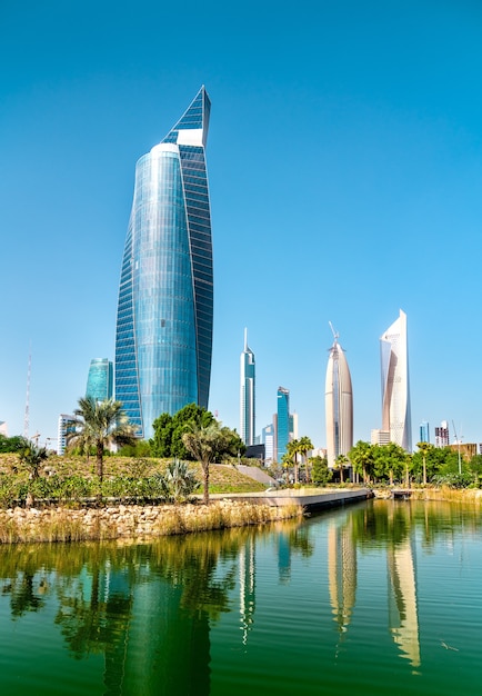 Foto skyline di kuwait city ad al shaheed park