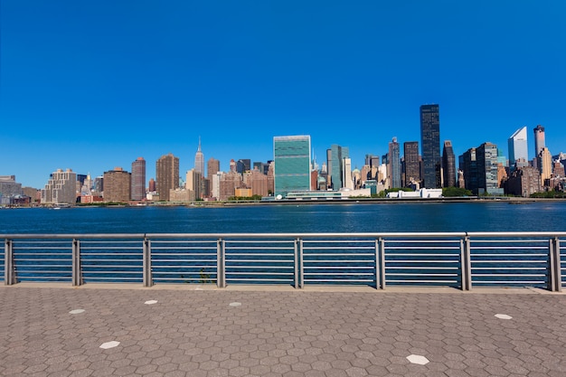 Skyline NYC van de het horizonoosten van Manhattan New York de zonnige