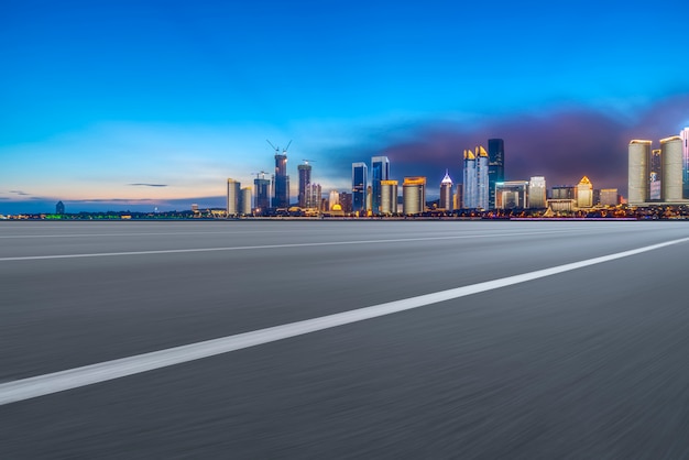 The skyline of the urban skyline of Qingdao Expressway